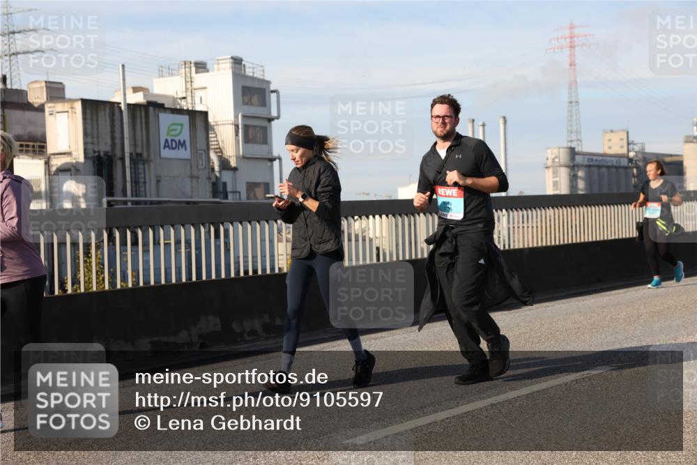 03.10.2025 - Köhlbrandbrückenlauf Lena Gebhardt http://msf.ph/oto/9105597 03.10.2025 10:13:03 Position 2  meine-sportfotos.de