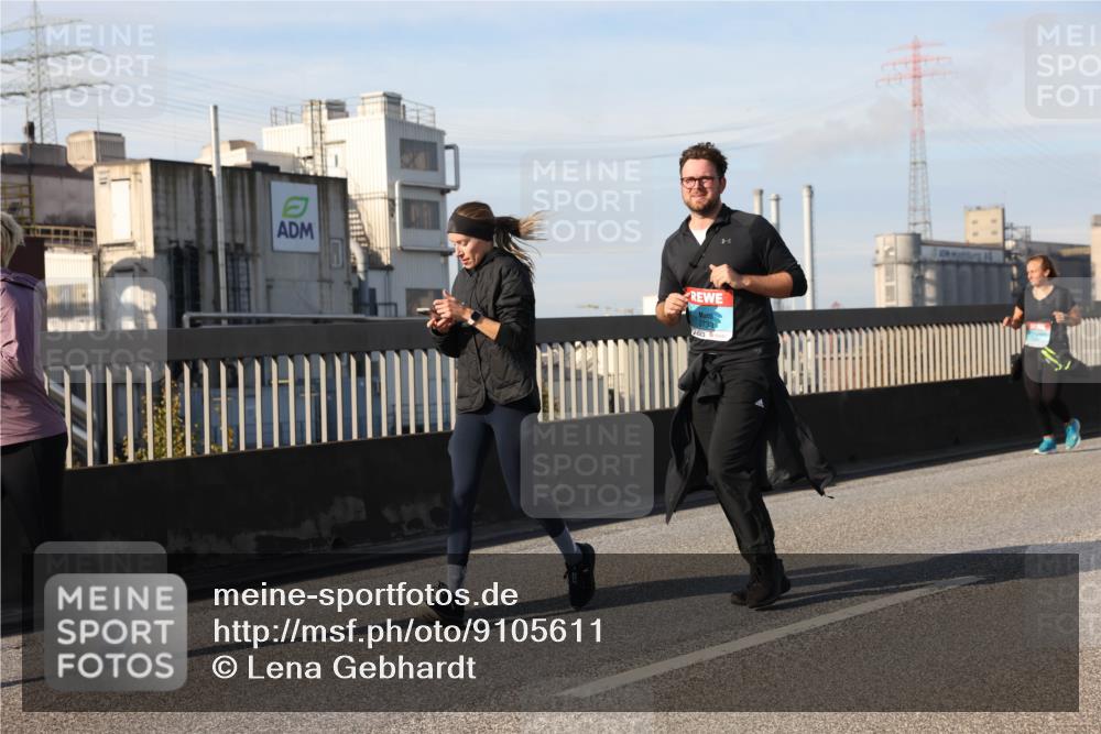 03.10.2025 - Köhlbrandbrückenlauf Lena Gebhardt http://msf.ph/oto/9105611 03.10.2025 10:13:03 Position 2 3733 meine-sportfotos.de