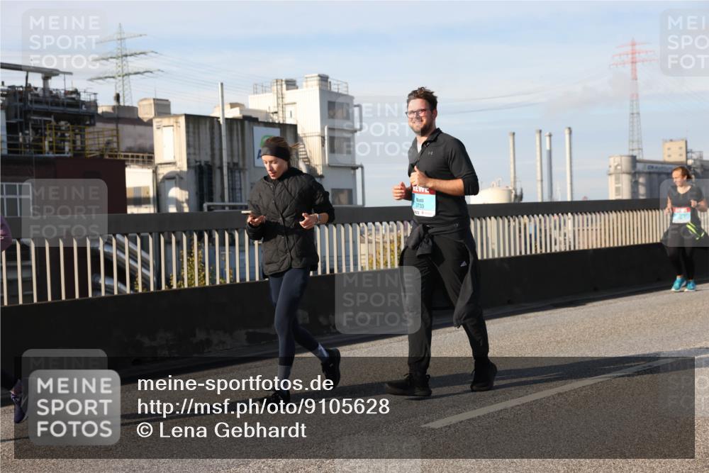 03.10.2025 - Köhlbrandbrückenlauf Lena Gebhardt http://msf.ph/oto/9105628 03.10.2025 10:13:03 Position 2 3733 meine-sportfotos.de