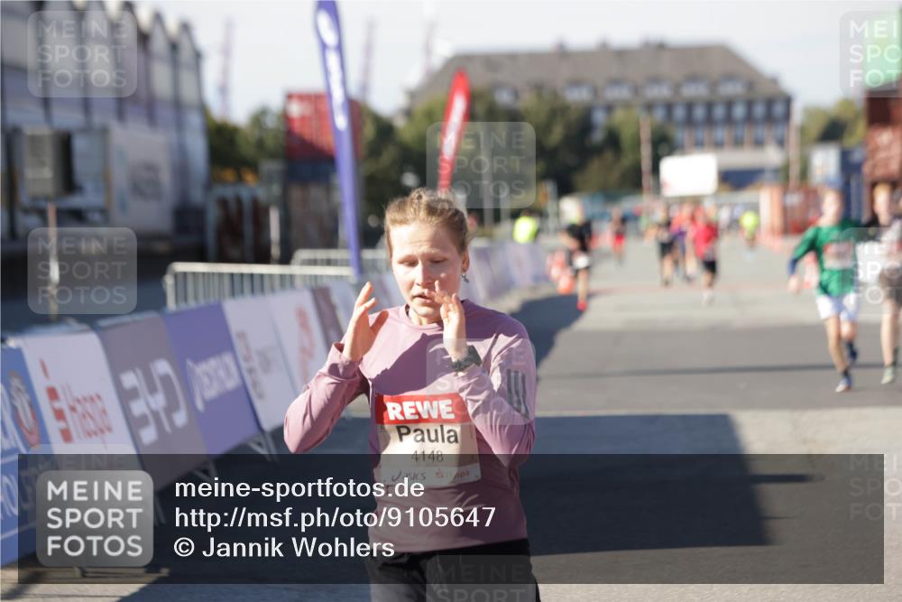 03.10.2025 - Köhlbrandbrückenlauf Jannik Wohlers http://msf.ph/oto/9105647 03.10.2025 12:58:38 Ziel 4084, 4148, 4241, 5706, 6617 meine-sportfotos.de