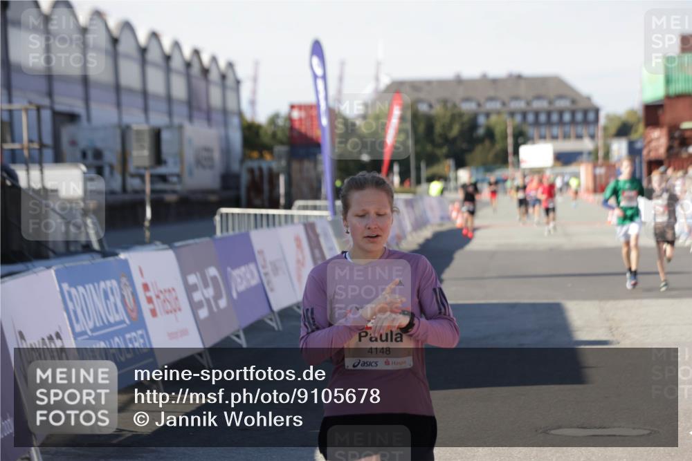 03.10.2025 - Köhlbrandbrückenlauf Jannik Wohlers http://msf.ph/oto/9105678 03.10.2025 12:58:38 Ziel 4084, 4148, 4241, 5706, 6617 meine-sportfotos.de