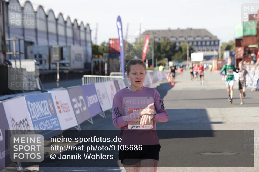 03.10.2025 - Köhlbrandbrückenlauf Jannik Wohlers http://msf.ph/oto/9105686 03.10.2025 12:58:39 Ziel 4084, 4148, 4241, 5706, 5824, 6167 meine-sportfotos.de