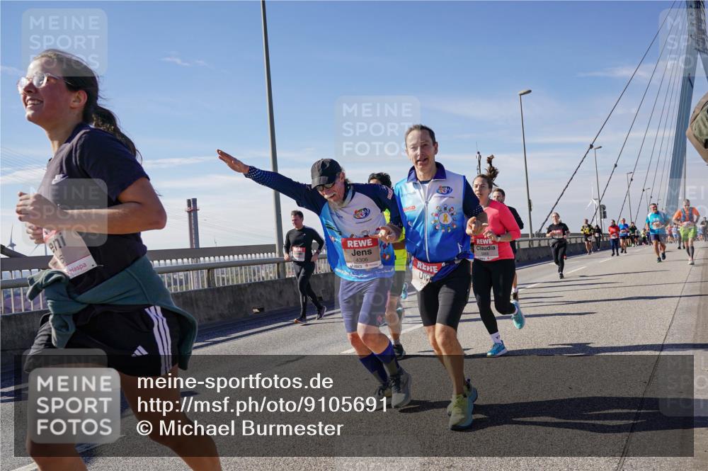 03.10.2025 - Köhlbrandbrückenlauf Michael Burmester http://msf.ph/oto/9105691 03.10.2025 12:49:27 Position 2 4306 meine-sportfotos.de