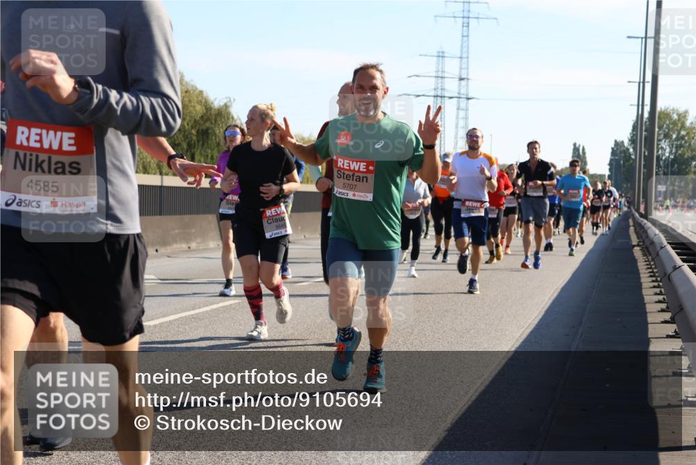 03.10.2025 - Köhlbrandbrückenlauf Strokosch-Dieckow http://msf.ph/oto/9105694 03.10.2025 12:16:09 Position 3 4585, 5707, 5645 meine-sportfotos.de