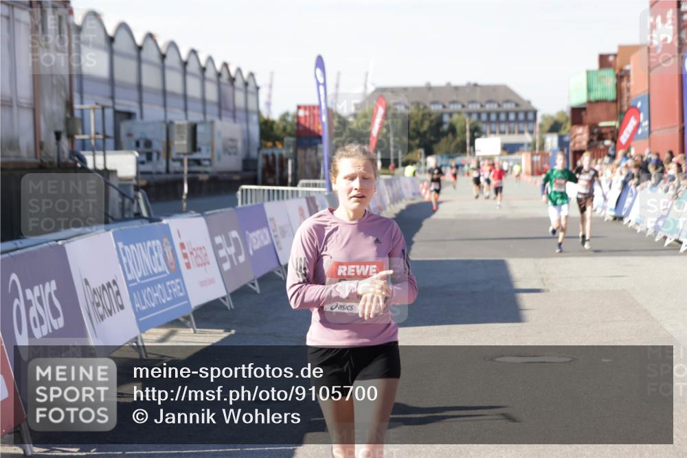 03.10.2025 - Köhlbrandbrückenlauf Jannik Wohlers http://msf.ph/oto/9105700 03.10.2025 12:58:39 Ziel 4084, 4148, 4241, 5706, 5824, 6167 meine-sportfotos.de