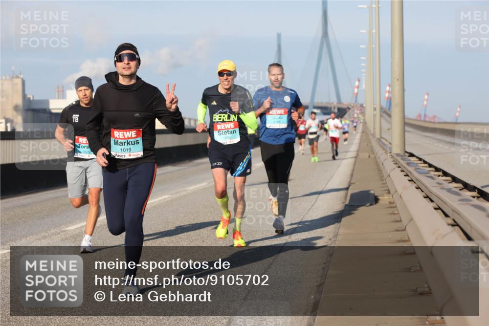 03.10.2025 - Köhlbrandbrückenlauf Lena Gebhardt http://msf.ph/oto/9105702 03.10.2025 09:39:08 Position 2 3629, 1019, 1055, 3756 meine-sportfotos.de