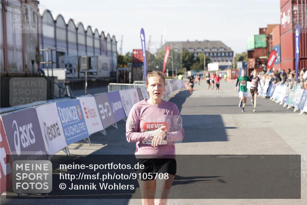 03.10.2025 - Köhlbrandbrückenlauf Jannik Wohlers http://msf.ph/oto/9105708 03.10.2025 12:58:39 Ziel 4084, 4148, 4241, 5706, 5824, 6167 meine-sportfotos.de