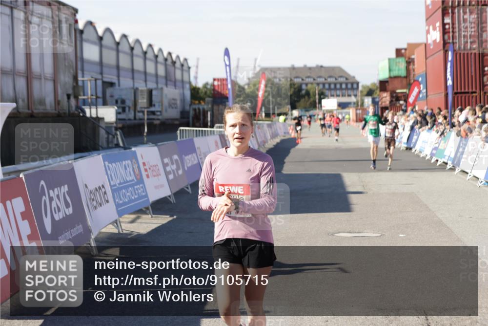 03.10.2025 - Köhlbrandbrückenlauf Jannik Wohlers http://msf.ph/oto/9105715 03.10.2025 12:58:39 Ziel 4084, 4148, 4241, 5706, 5824, 6167 meine-sportfotos.de