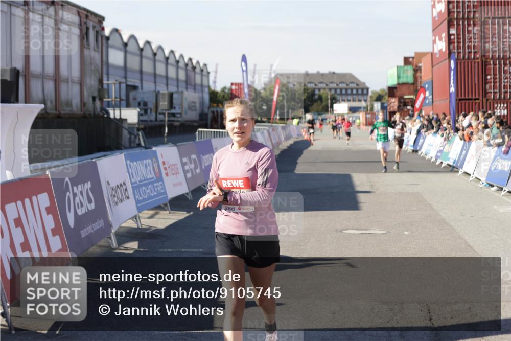 03.10.2025 - Köhlbrandbrückenlauf Jannik Wohlers http://msf.ph/oto/9105745 03.10.2025 12:58:39 Ziel 4084, 4148, 4241, 5706, 5824, 6167 meine-sportfotos.de