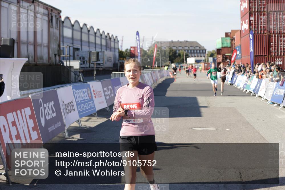 03.10.2025 - Köhlbrandbrückenlauf Jannik Wohlers http://msf.ph/oto/9105752 03.10.2025 12:58:39 Ziel 4084, 4148, 4241, 5706, 5824, 6167 meine-sportfotos.de