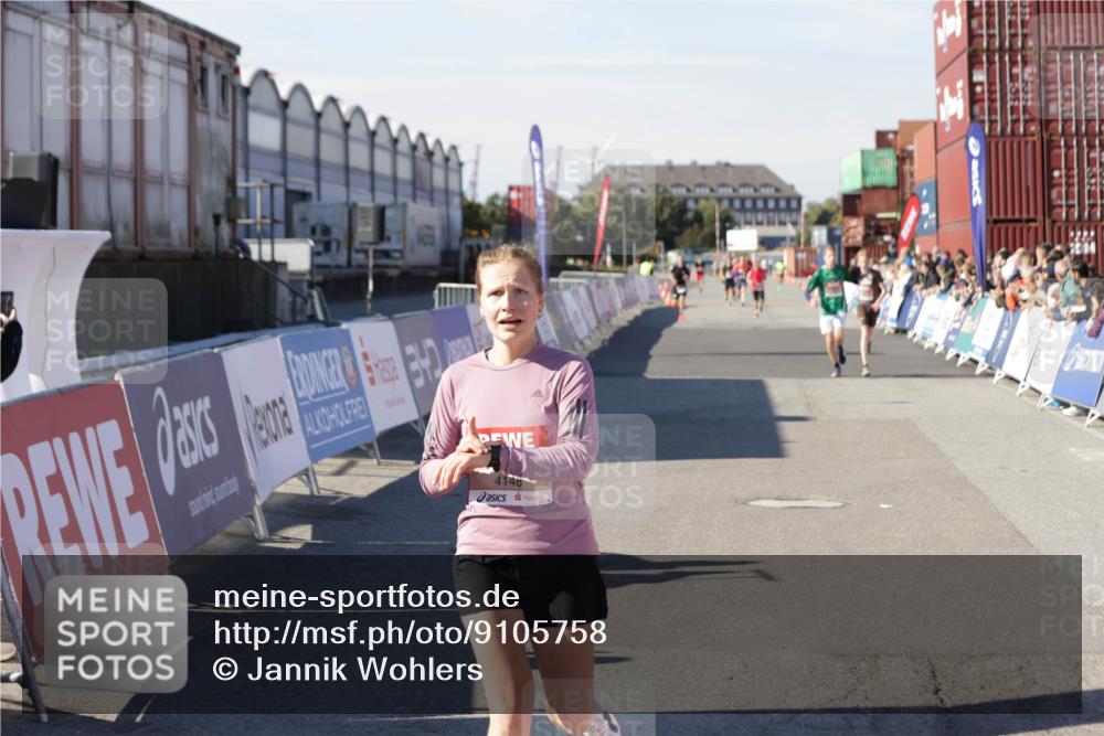 03.10.2025 - Köhlbrandbrückenlauf Jannik Wohlers http://msf.ph/oto/9105758 03.10.2025 12:58:39 Ziel 4084, 4148, 4241, 5706, 5824, 6167 meine-sportfotos.de