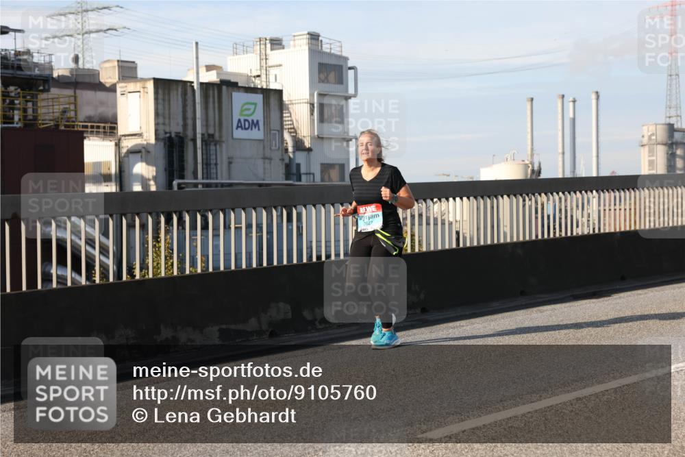03.10.2025 - Köhlbrandbrückenlauf Lena Gebhardt http://msf.ph/oto/9105760 03.10.2025 10:13:06 Position 2 2627 meine-sportfotos.de