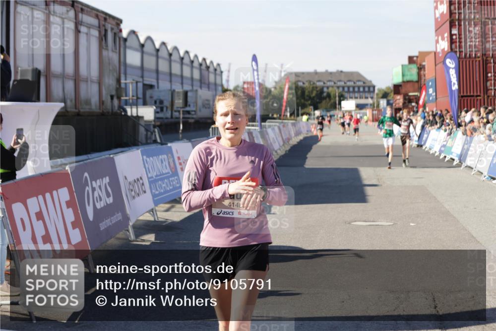 03.10.2025 - Köhlbrandbrückenlauf Jannik Wohlers http://msf.ph/oto/9105791 03.10.2025 12:58:39 Ziel 4084, 4148, 4241, 5706, 5824, 6167 meine-sportfotos.de