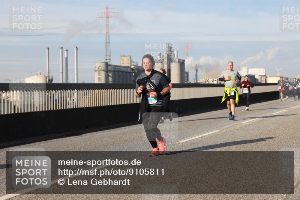 03.10.2025 - Köhlbrandbrückenlauf Lena Gebhardt http://msf.ph/oto/9105811 03.10.2025 10:13:08 Position 2 572 meine-sportfotos.de