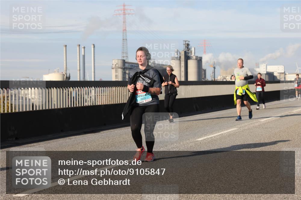 03.10.2025 - Köhlbrandbrückenlauf Lena Gebhardt http://msf.ph/oto/9105847 03.10.2025 10:13:08 Position 2 2572 meine-sportfotos.de