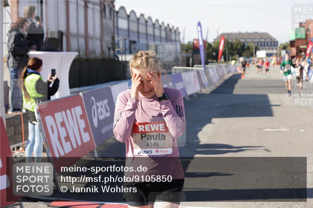 03.10.2025 - Köhlbrandbrückenlauf Jannik Wohlers http://msf.ph/oto/9105850 03.10.2025 12:58:40 Ziel 4084, 4148, 4241, 5706, 5824, 6167 meine-sportfotos.de