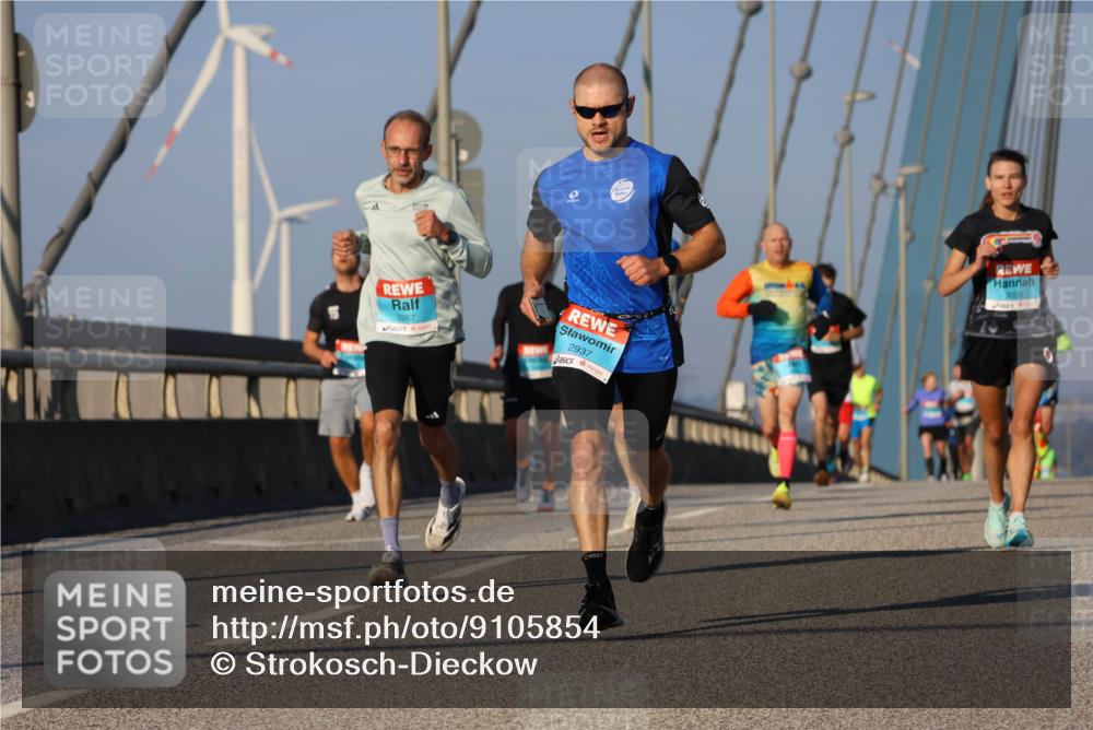 03.10.2025 - Köhlbrandbrückenlauf Strokosch-Dieckow http://msf.ph/oto/9105854 03.10.2025 09:34:10 Position 2 3267, 2937, 3008 meine-sportfotos.de