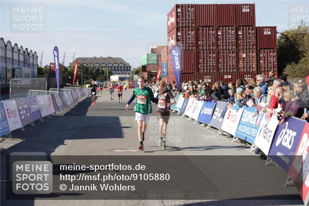 03.10.2025 - Köhlbrandbrückenlauf Jannik Wohlers http://msf.ph/oto/9105880 03.10.2025 12:58:43 Ziel 4084, 4148, 4241, 5824, 6167 meine-sportfotos.de