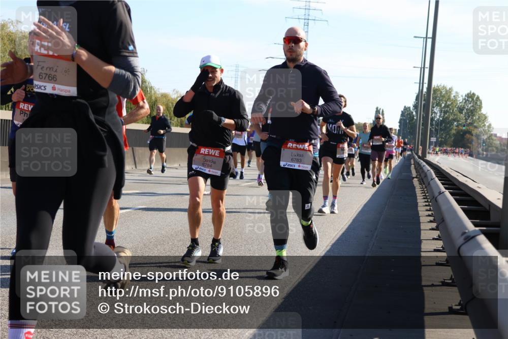 03.10.2025 - Köhlbrandbrückenlauf Strokosch-Dieckow http://msf.ph/oto/9105896 03.10.2025 12:16:32 Position 3 6766, 6784, 6783 meine-sportfotos.de