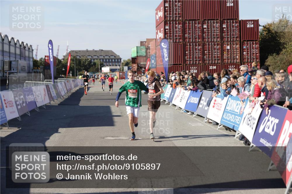 03.10.2025 - Köhlbrandbrückenlauf Jannik Wohlers http://msf.ph/oto/9105897 03.10.2025 12:58:43 Ziel 4084, 4148, 4241, 5824, 6167 meine-sportfotos.de