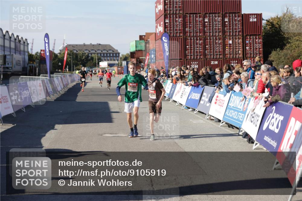 03.10.2025 - Köhlbrandbrückenlauf Jannik Wohlers http://msf.ph/oto/9105919 03.10.2025 12:58:44 Ziel 4084, 4148, 4241, 5824, 6167 meine-sportfotos.de