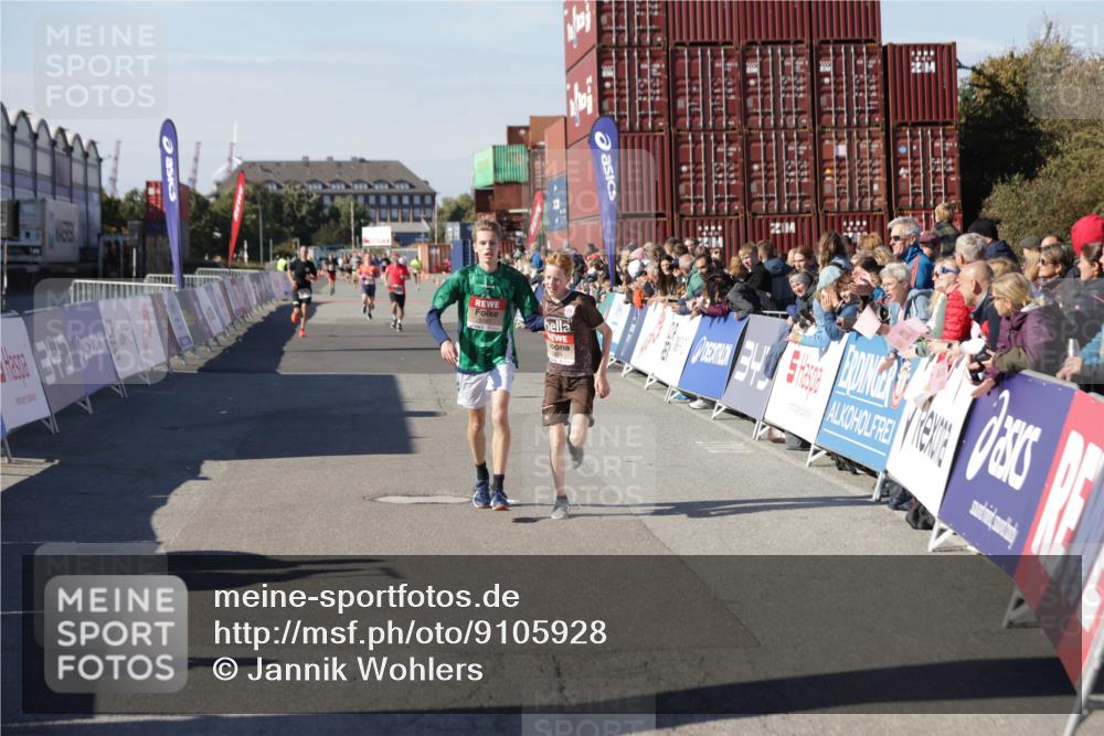 03.10.2025 - Köhlbrandbrückenlauf Jannik Wohlers http://msf.ph/oto/9105928 03.10.2025 12:58:44 Ziel 4084, 4148, 4241, 5824, 6167 meine-sportfotos.de