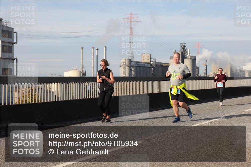 03.10.2025 - Köhlbrandbrückenlauf Lena Gebhardt http://msf.ph/oto/9105934 03.10.2025 10:13:10 Position 2  meine-sportfotos.de