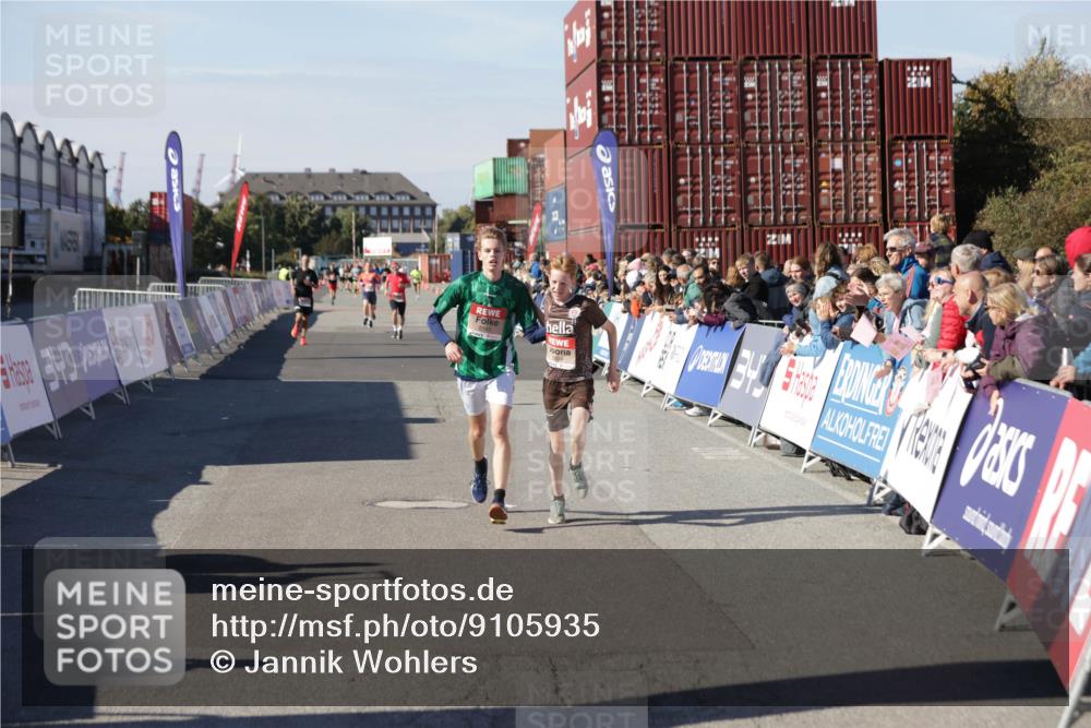 03.10.2025 - Köhlbrandbrückenlauf Jannik Wohlers http://msf.ph/oto/9105935 03.10.2025 12:58:44 Ziel 4084, 4148, 4241, 5824, 6167 meine-sportfotos.de