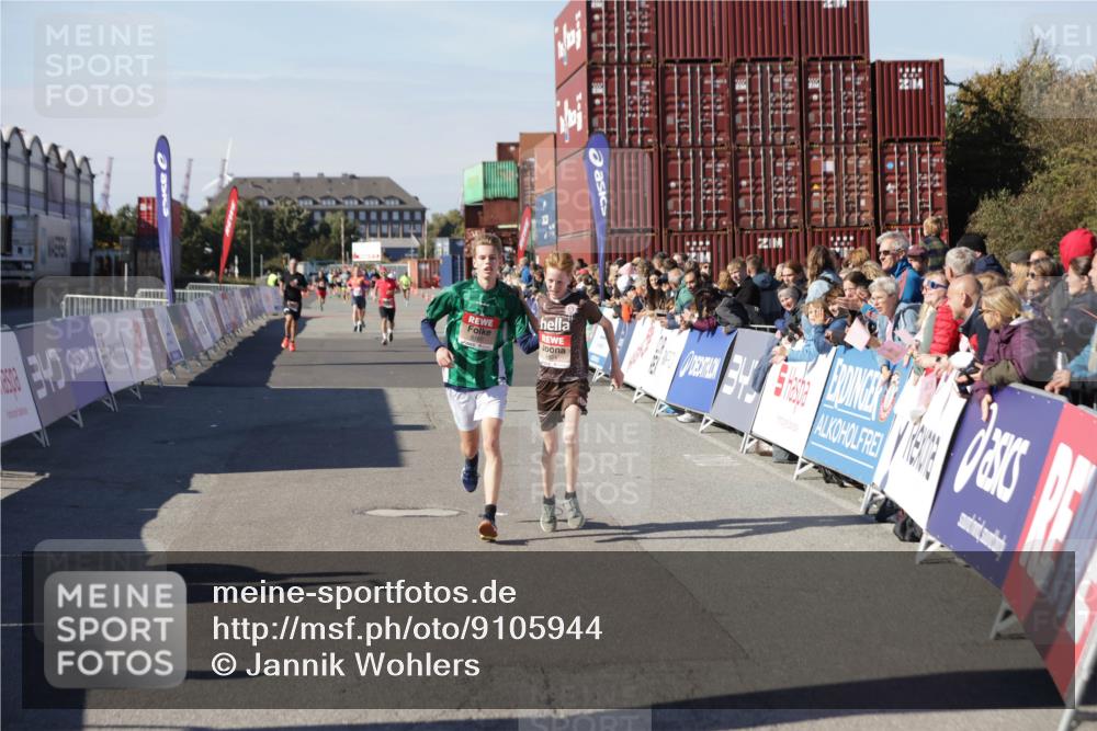 03.10.2025 - Köhlbrandbrückenlauf Jannik Wohlers http://msf.ph/oto/9105944 03.10.2025 12:58:44 Ziel 4084, 4148, 4241, 5824, 6167 meine-sportfotos.de