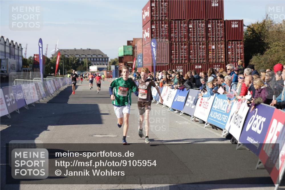 03.10.2025 - Köhlbrandbrückenlauf Jannik Wohlers http://msf.ph/oto/9105954 03.10.2025 12:58:44 Ziel 4084, 4148, 4241, 5824, 6167 meine-sportfotos.de