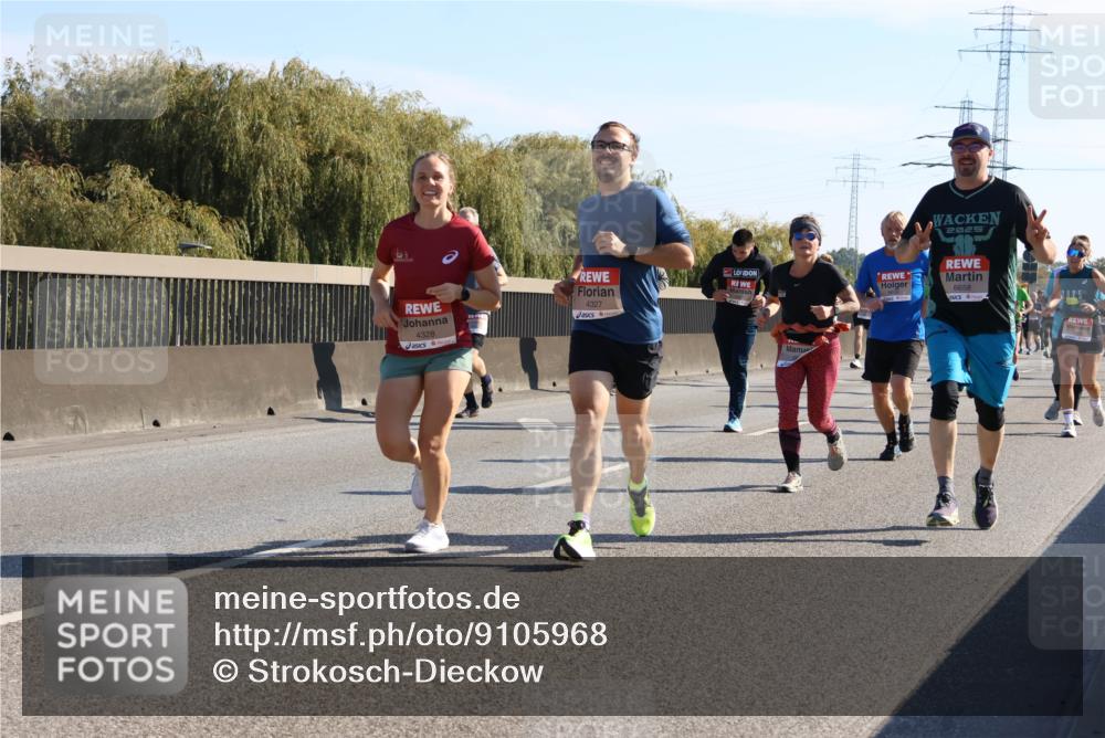 03.10.2025 - Köhlbrandbrückenlauf Strokosch-Dieckow http://msf.ph/oto/9105968 03.10.2025 12:16:46 Position 3 4328, 4327, 2025, 6658 meine-sportfotos.de