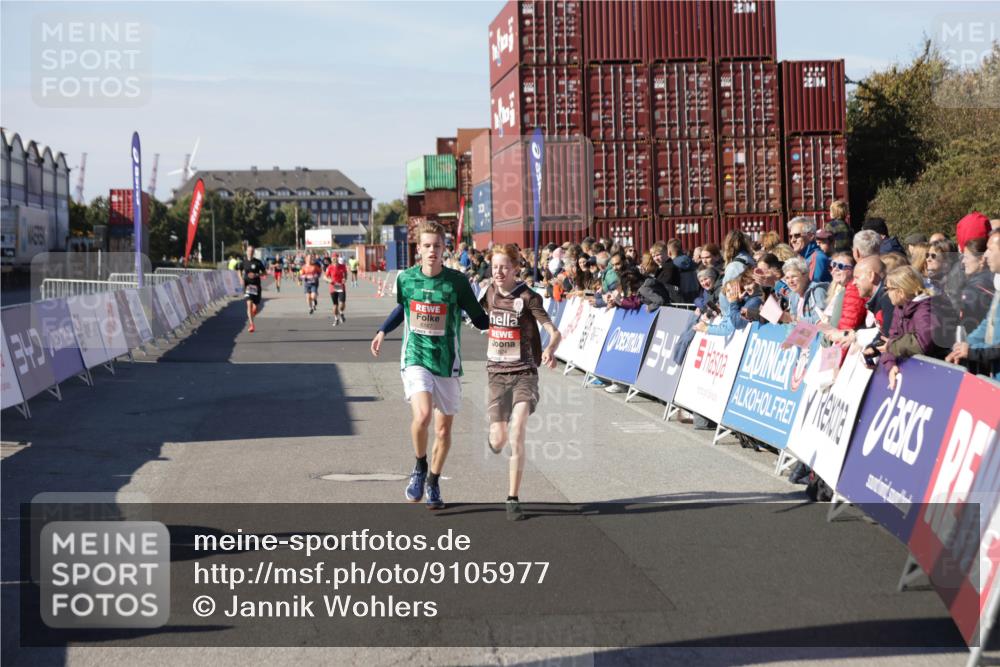 03.10.2025 - Köhlbrandbrückenlauf Jannik Wohlers http://msf.ph/oto/9105977 03.10.2025 12:58:44 Ziel 4084, 4148, 4241, 5824, 6167 meine-sportfotos.de