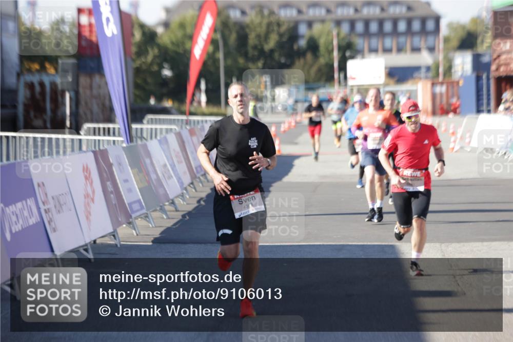 03.10.2025 - Köhlbrandbrückenlauf Jannik Wohlers http://msf.ph/oto/9106013 03.10.2025 12:58:49 Ziel 4368, 5824, 6167, 6611 meine-sportfotos.de