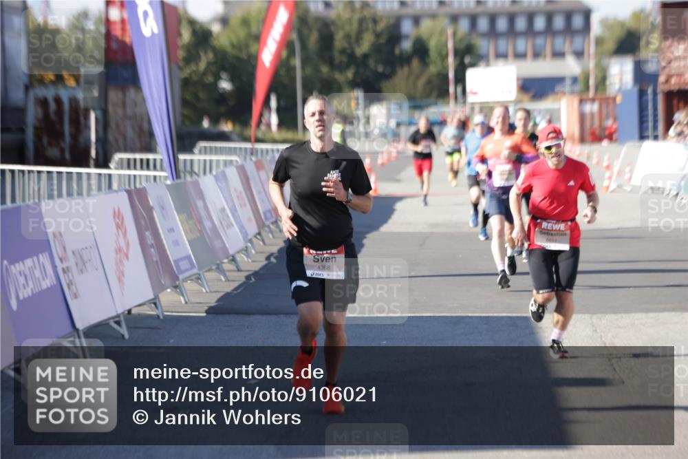 03.10.2025 - Köhlbrandbrückenlauf Jannik Wohlers http://msf.ph/oto/9106021 03.10.2025 12:58:50 Ziel 4368, 5824, 5955, 6167, 6611 meine-sportfotos.de