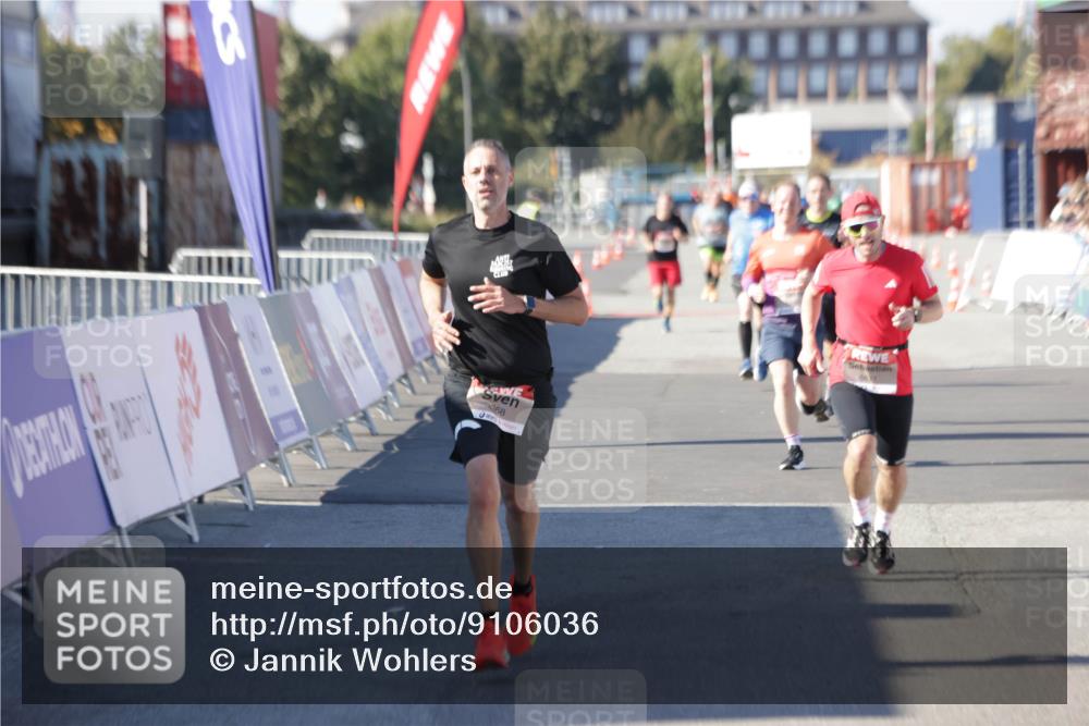 03.10.2025 - Köhlbrandbrückenlauf Jannik Wohlers http://msf.ph/oto/9106036 03.10.2025 12:58:50 Ziel 4368, 5824, 5955, 6167, 6611 meine-sportfotos.de