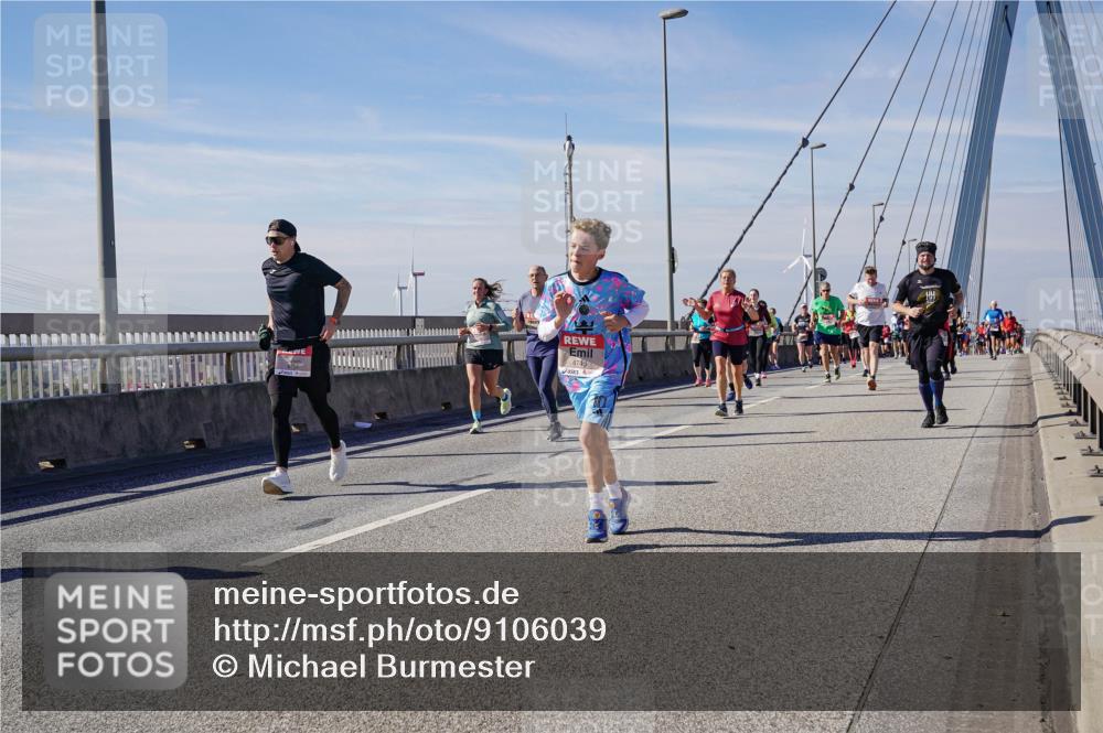 03.10.2025 - Köhlbrandbrückenlauf Michael Burmester http://msf.ph/oto/9106039 03.10.2025 12:49:42 Position 2 4745 meine-sportfotos.de