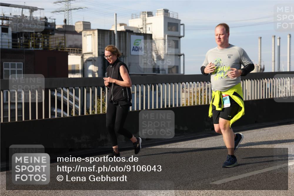 03.10.2025 - Köhlbrandbrückenlauf Lena Gebhardt http://msf.ph/oto/9106043 03.10.2025 10:13:13 Position 2 10 meine-sportfotos.de