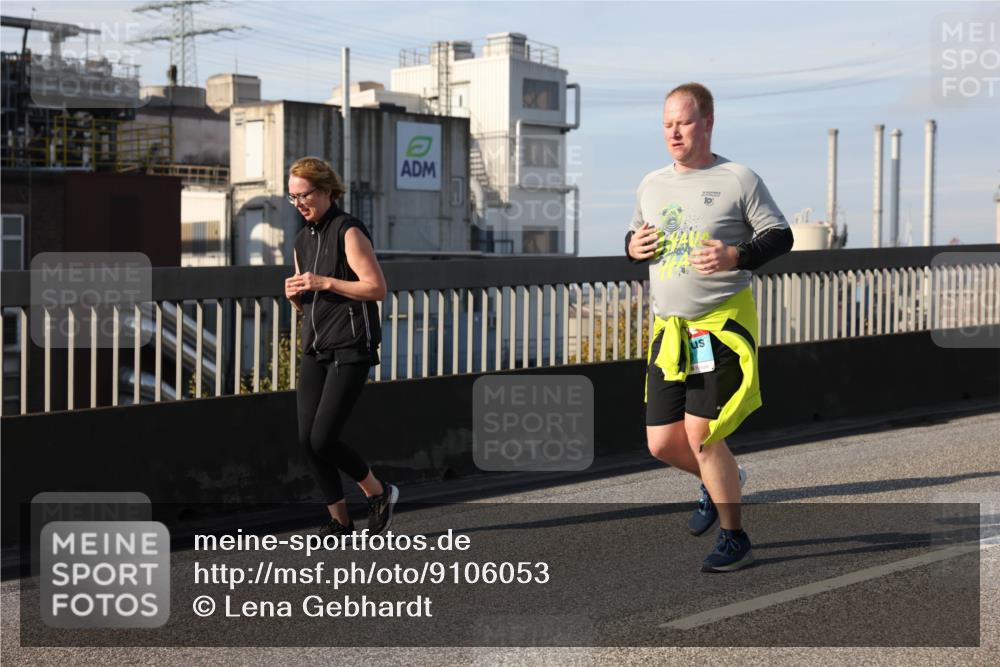 03.10.2025 - Köhlbrandbrückenlauf Lena Gebhardt http://msf.ph/oto/9106053 03.10.2025 10:13:13 Position 2 10 meine-sportfotos.de