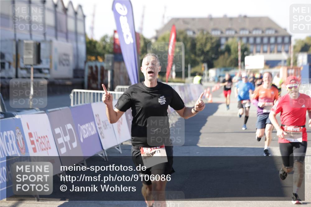 03.10.2025 - Köhlbrandbrückenlauf Jannik Wohlers http://msf.ph/oto/9106086 03.10.2025 12:58:51 Ziel 4368, 5824, 5955, 6167, 6611, 6674 meine-sportfotos.de