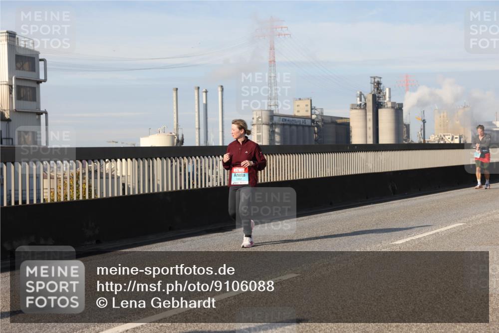 03.10.2025 - Köhlbrandbrückenlauf Lena Gebhardt http://msf.ph/oto/9106088 03.10.2025 10:13:15 Position 2 1982 meine-sportfotos.de