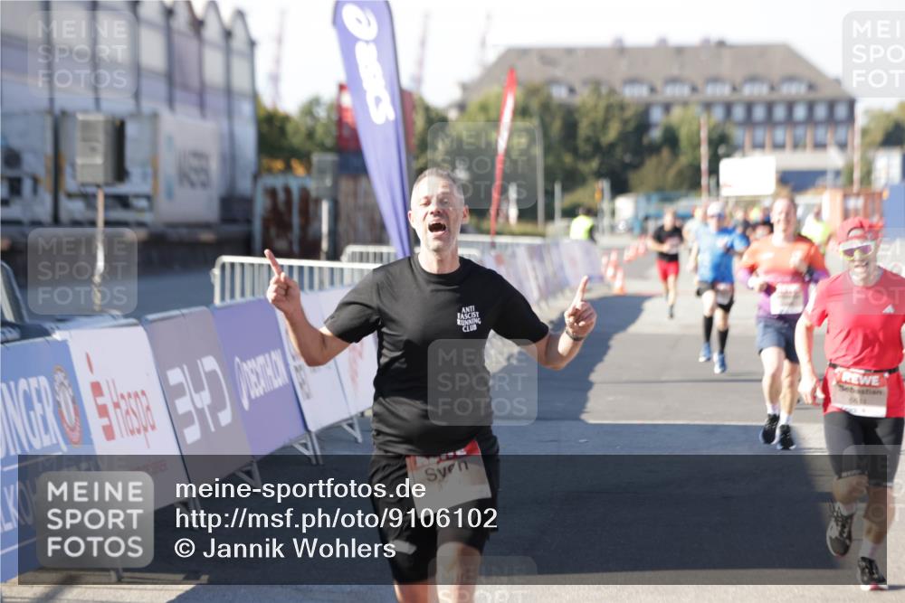 03.10.2025 - Köhlbrandbrückenlauf Jannik Wohlers http://msf.ph/oto/9106102 03.10.2025 12:58:52 Ziel 4126, 4368, 5824, 5955, 6167, 6611, 6674 meine-sportfotos.de