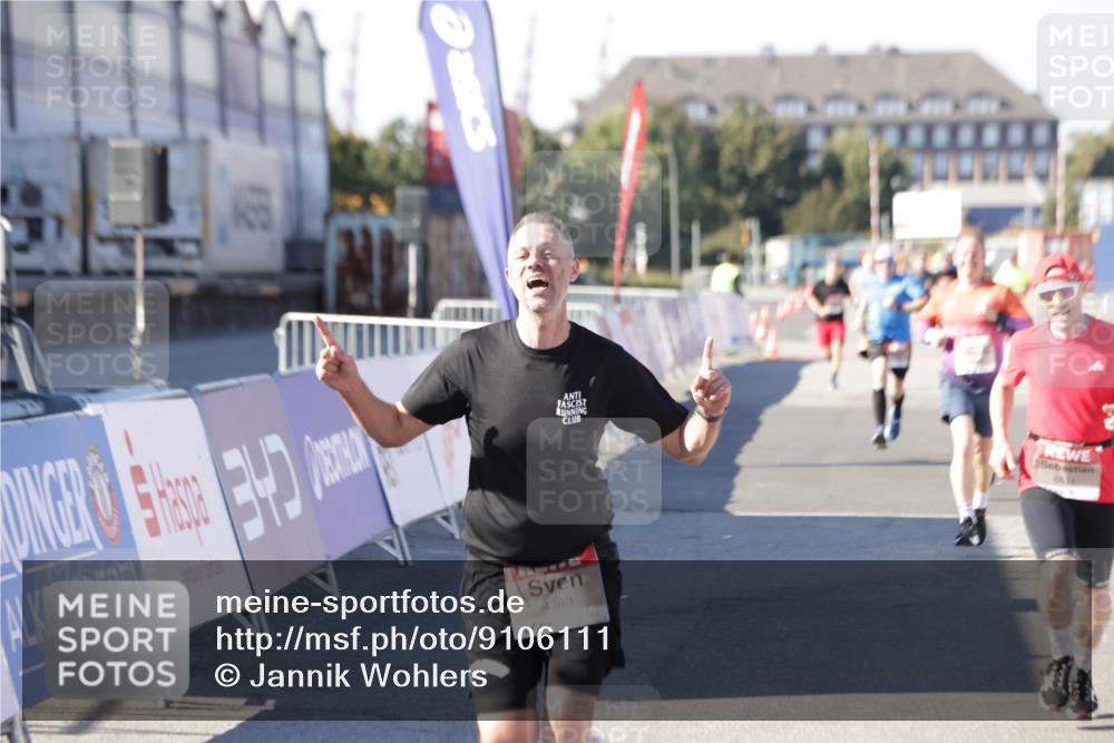 03.10.2025 - Köhlbrandbrückenlauf Jannik Wohlers http://msf.ph/oto/9106111 03.10.2025 12:58:52 Ziel 4126, 4368, 5824, 5955, 6167, 6611, 6674 meine-sportfotos.de