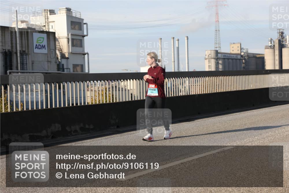 03.10.2025 - Köhlbrandbrückenlauf Lena Gebhardt http://msf.ph/oto/9106119 03.10.2025 10:13:16 Position 2 1982 meine-sportfotos.de