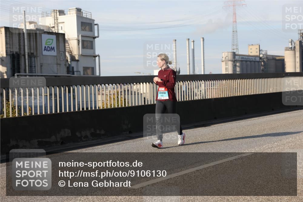 03.10.2025 - Köhlbrandbrückenlauf Lena Gebhardt http://msf.ph/oto/9106130 03.10.2025 10:13:16 Position 2 1982 meine-sportfotos.de