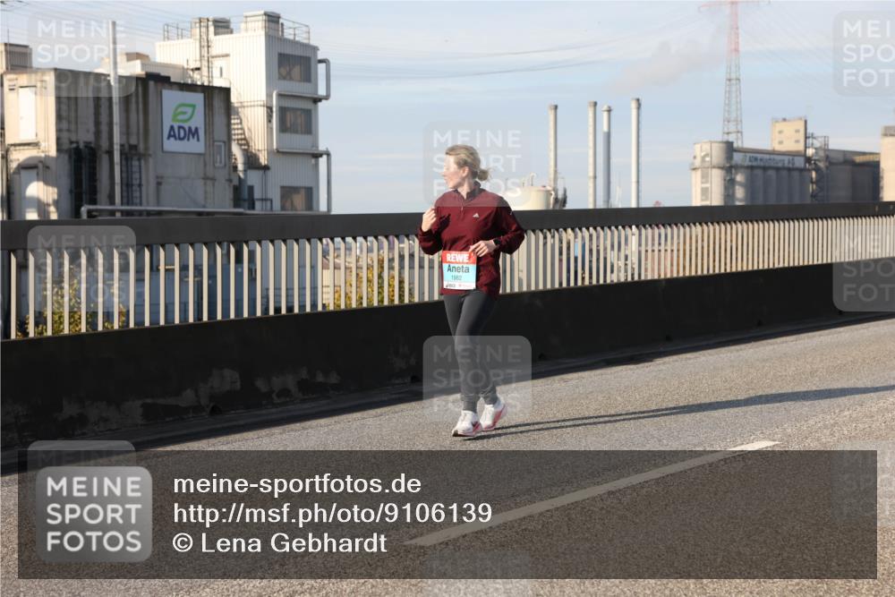 03.10.2025 - Köhlbrandbrückenlauf Lena Gebhardt http://msf.ph/oto/9106139 03.10.2025 10:13:16 Position 2 1982 meine-sportfotos.de