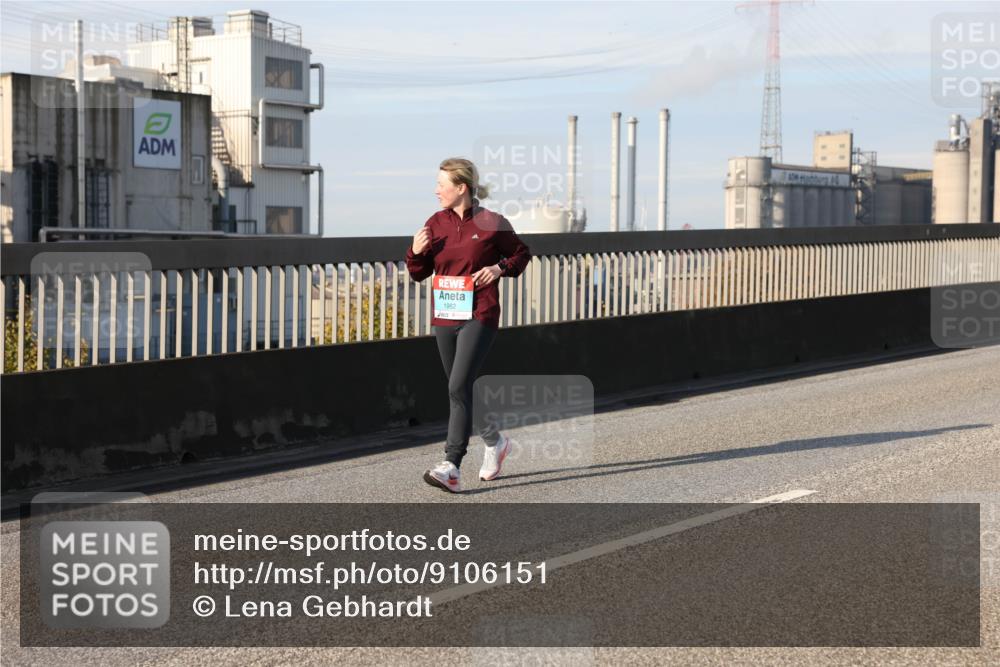 03.10.2025 - Köhlbrandbrückenlauf Lena Gebhardt http://msf.ph/oto/9106151 03.10.2025 10:13:16 Position 2 1982 meine-sportfotos.de