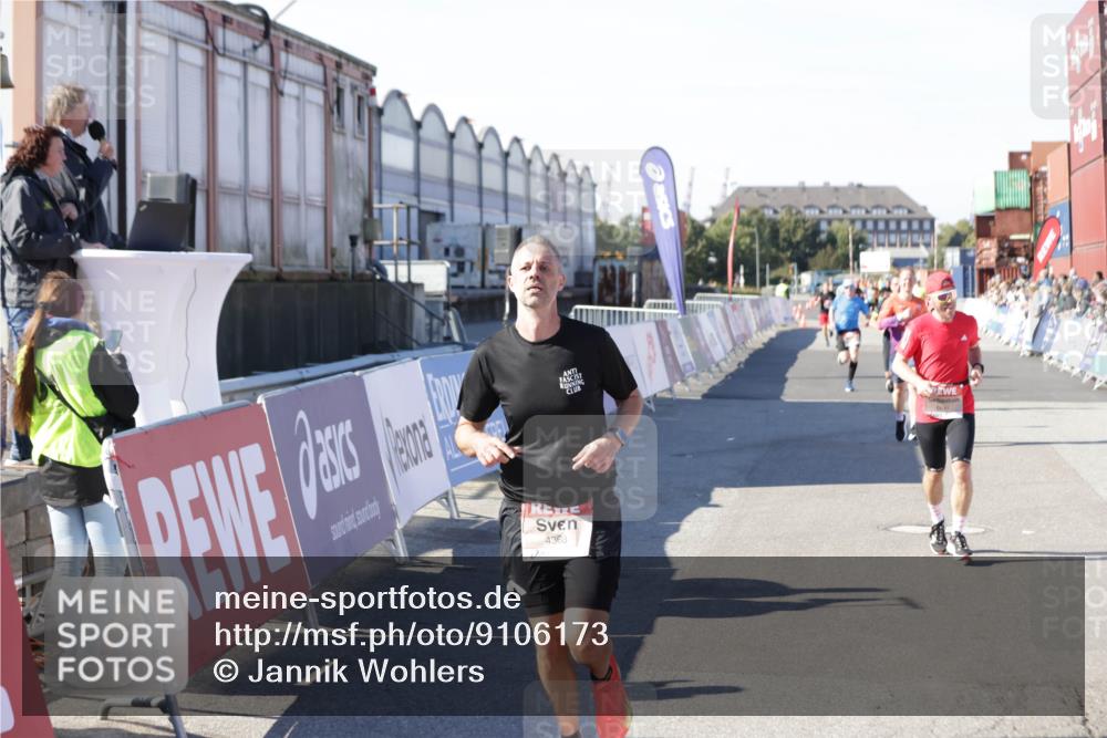 03.10.2025 - Köhlbrandbrückenlauf Jannik Wohlers http://msf.ph/oto/9106173 03.10.2025 12:58:53 Ziel 4126, 4368, 5824, 5955, 6167, 6611, 6674 meine-sportfotos.de