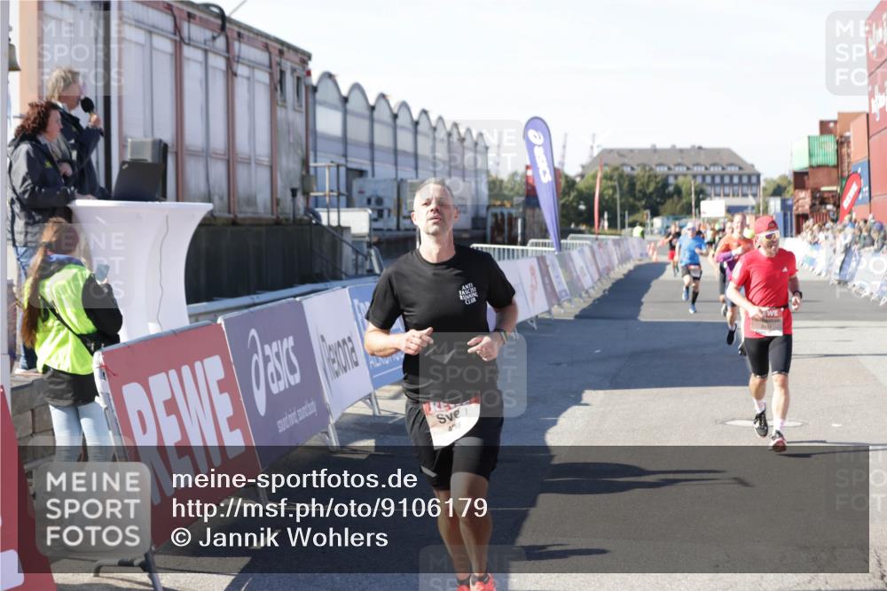 03.10.2025 - Köhlbrandbrückenlauf Jannik Wohlers http://msf.ph/oto/9106179 03.10.2025 12:58:53 Ziel 4126, 4368, 5824, 5955, 6167, 6611, 6674 meine-sportfotos.de