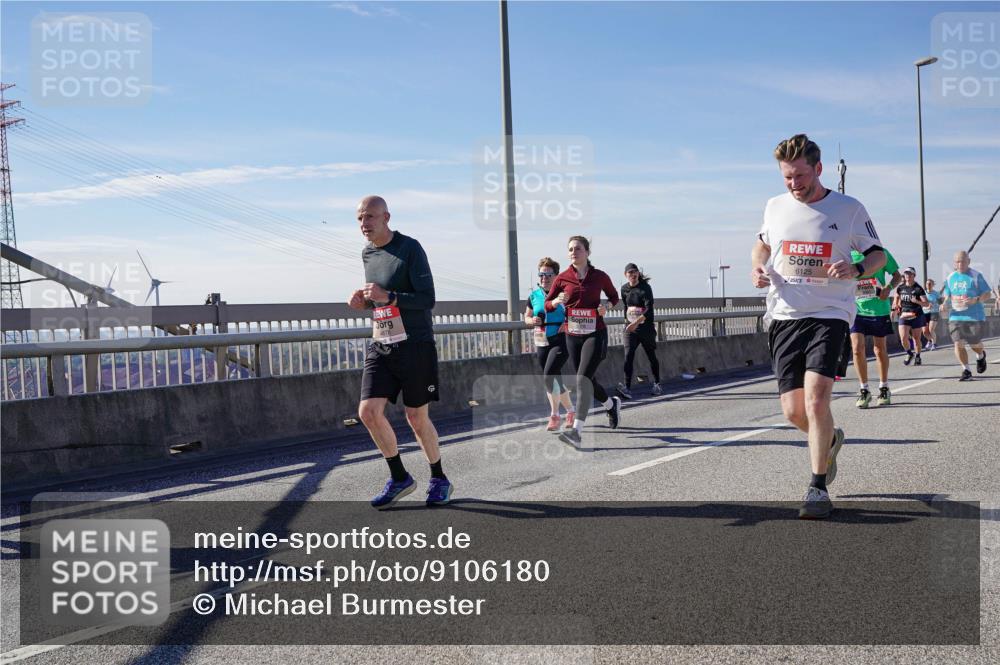 03.10.2025 - Köhlbrandbrückenlauf Michael Burmester http://msf.ph/oto/9106180 03.10.2025 12:49:48 Position 2 6125 meine-sportfotos.de