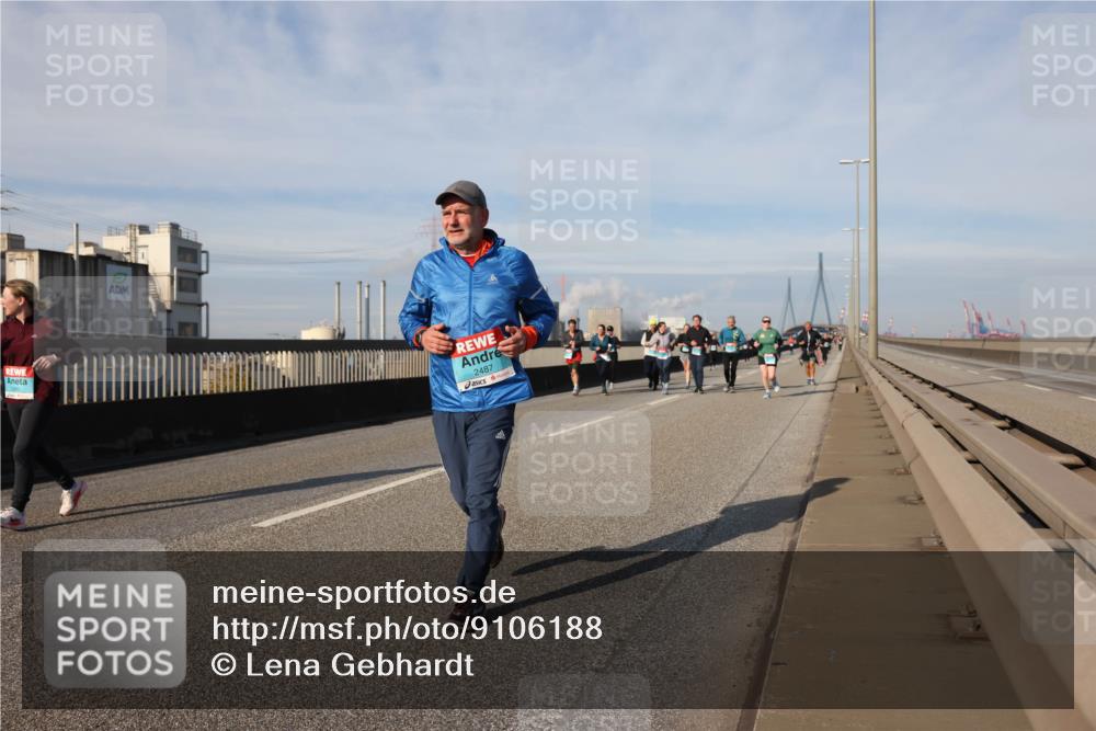 03.10.2025 - Köhlbrandbrückenlauf Lena Gebhardt http://msf.ph/oto/9106188 03.10.2025 10:13:17 Position 2 2487 meine-sportfotos.de